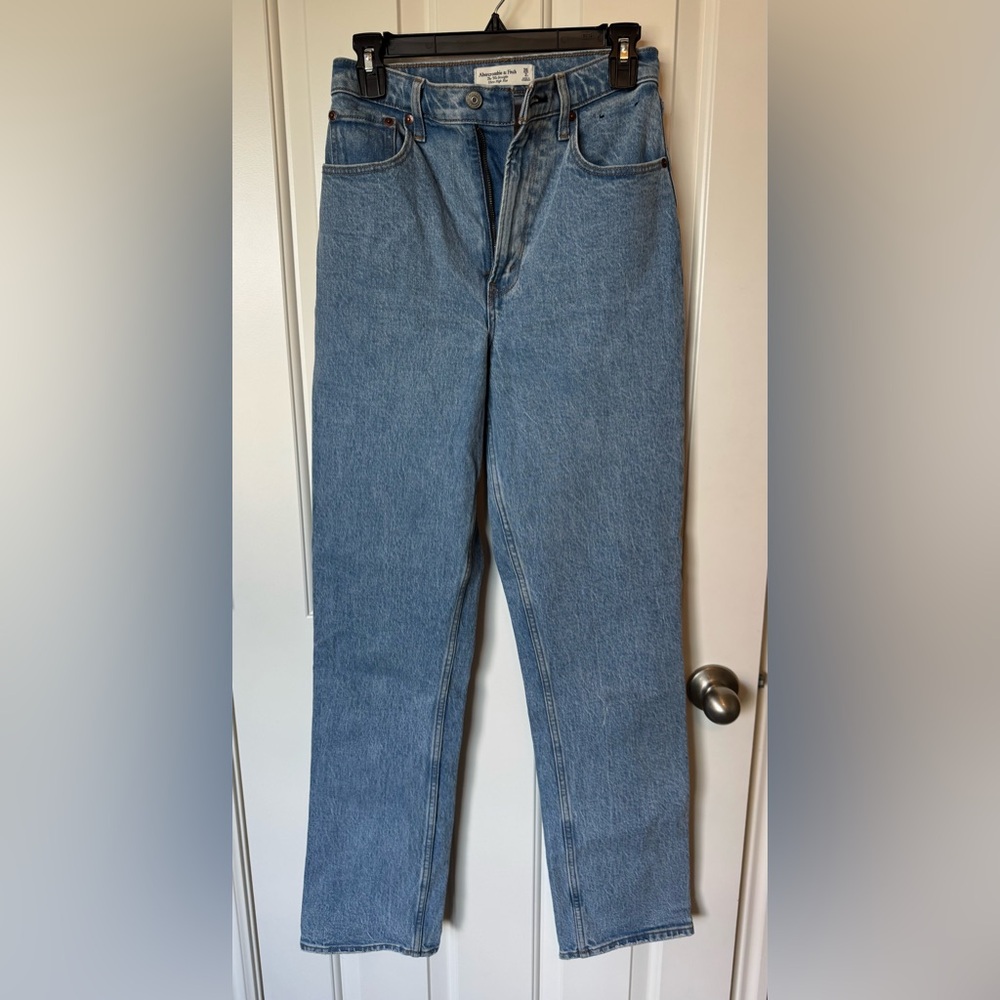 Abercrombie & Fitch Curve Love Ultra High Rise 90s Straight Jean Size 26 LONG
